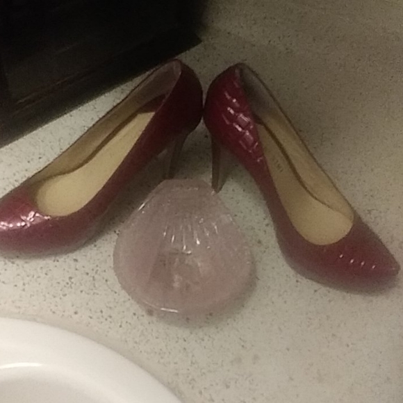 6m heels - Picture 2 of 3